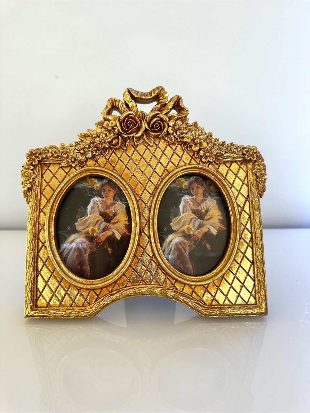 Vintage-Style Double Oval Gold Photo Frame